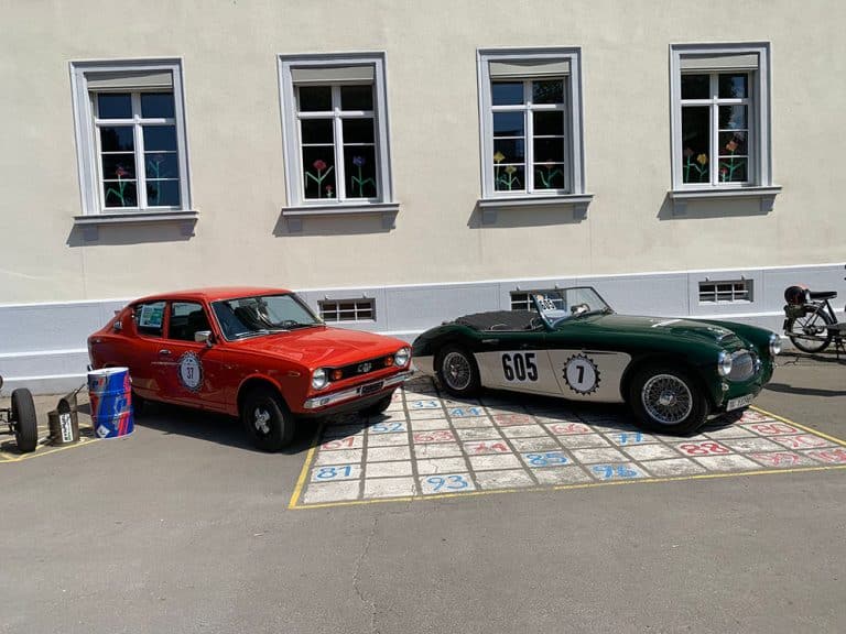 roter-und-gruener-oldtimer